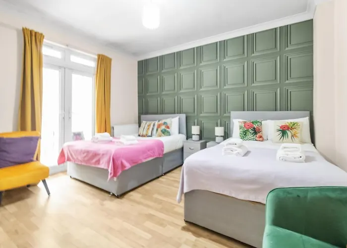 The Roundway Styles & Cosy Private Room In London