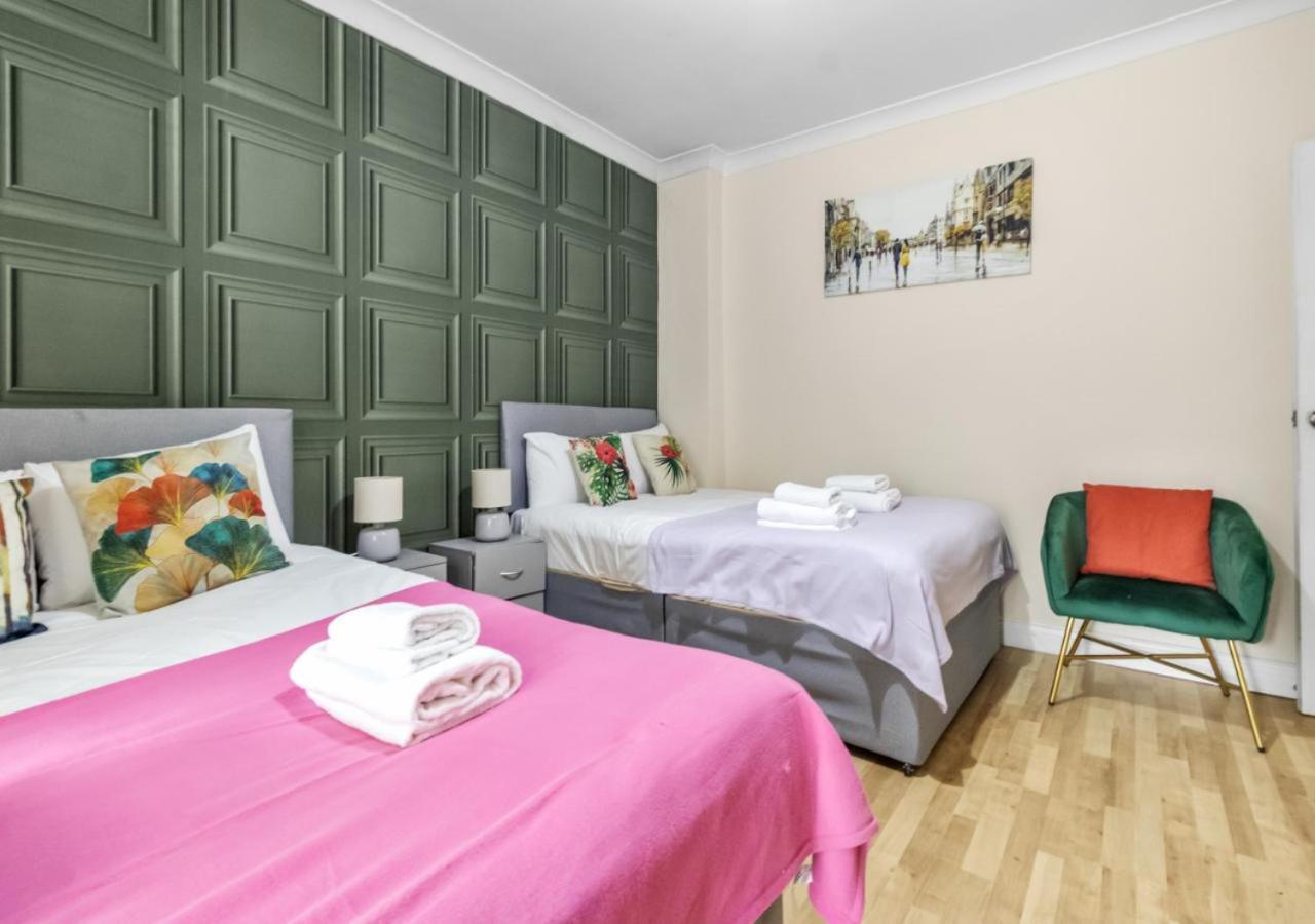 The Roundway Styles & Cosy Private In *