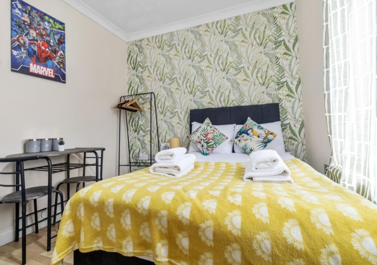 The Roundway Styles & Cosy Private In Appartamento *