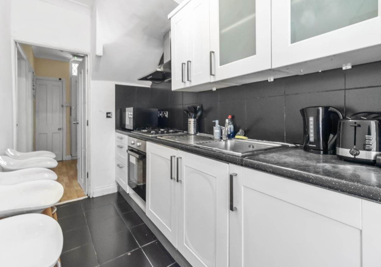 The Roundway Styles & Cosy Private In Londra